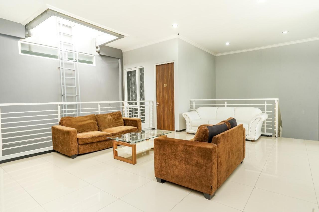 Reddoorz Near Surabaya Zoo Hotel Exterior photo