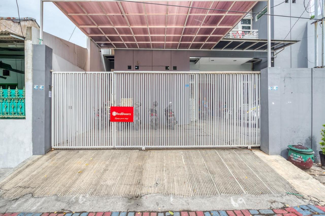 Reddoorz Near Surabaya Zoo Hotel Exterior photo