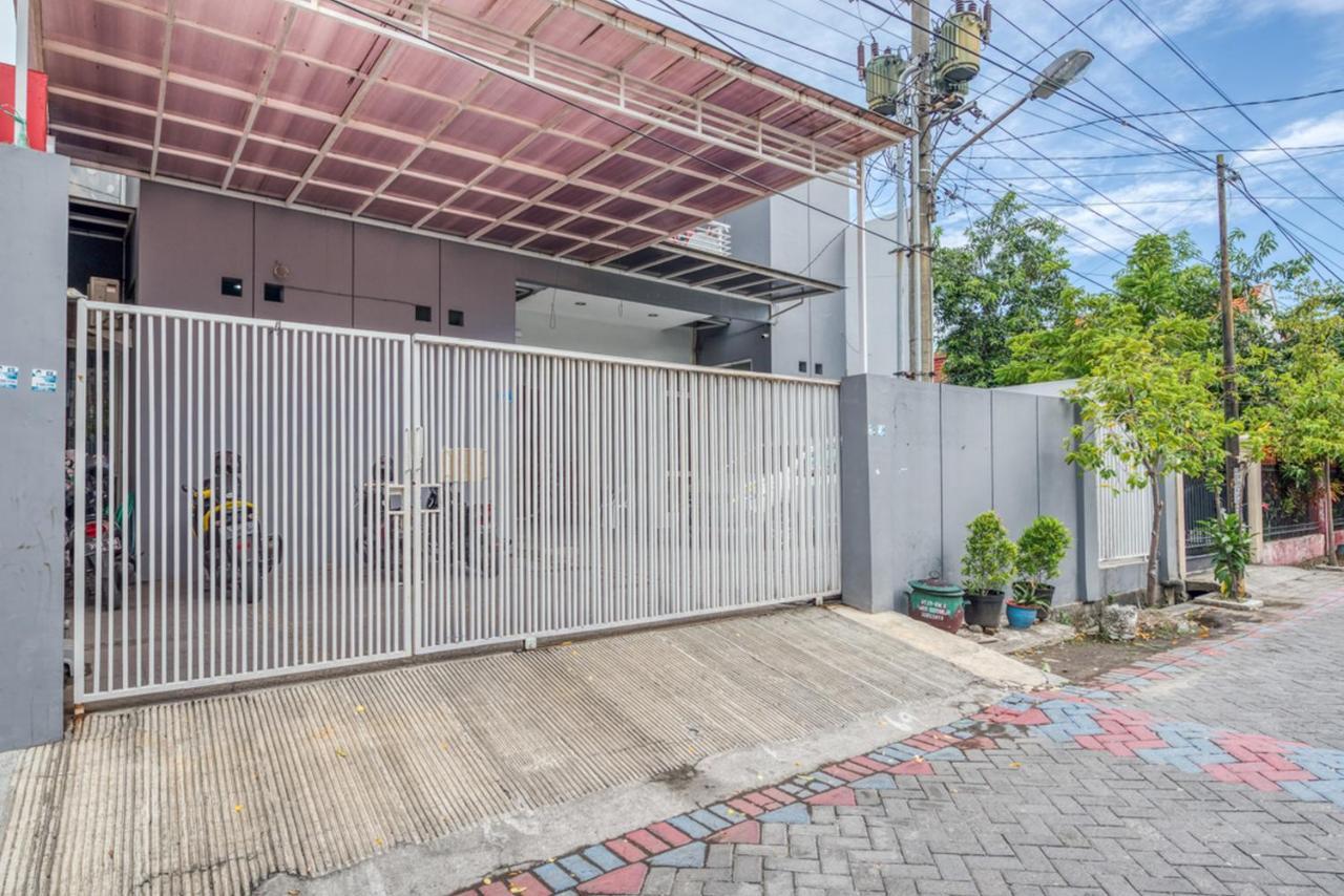 Reddoorz Near Surabaya Zoo Hotel Exterior photo