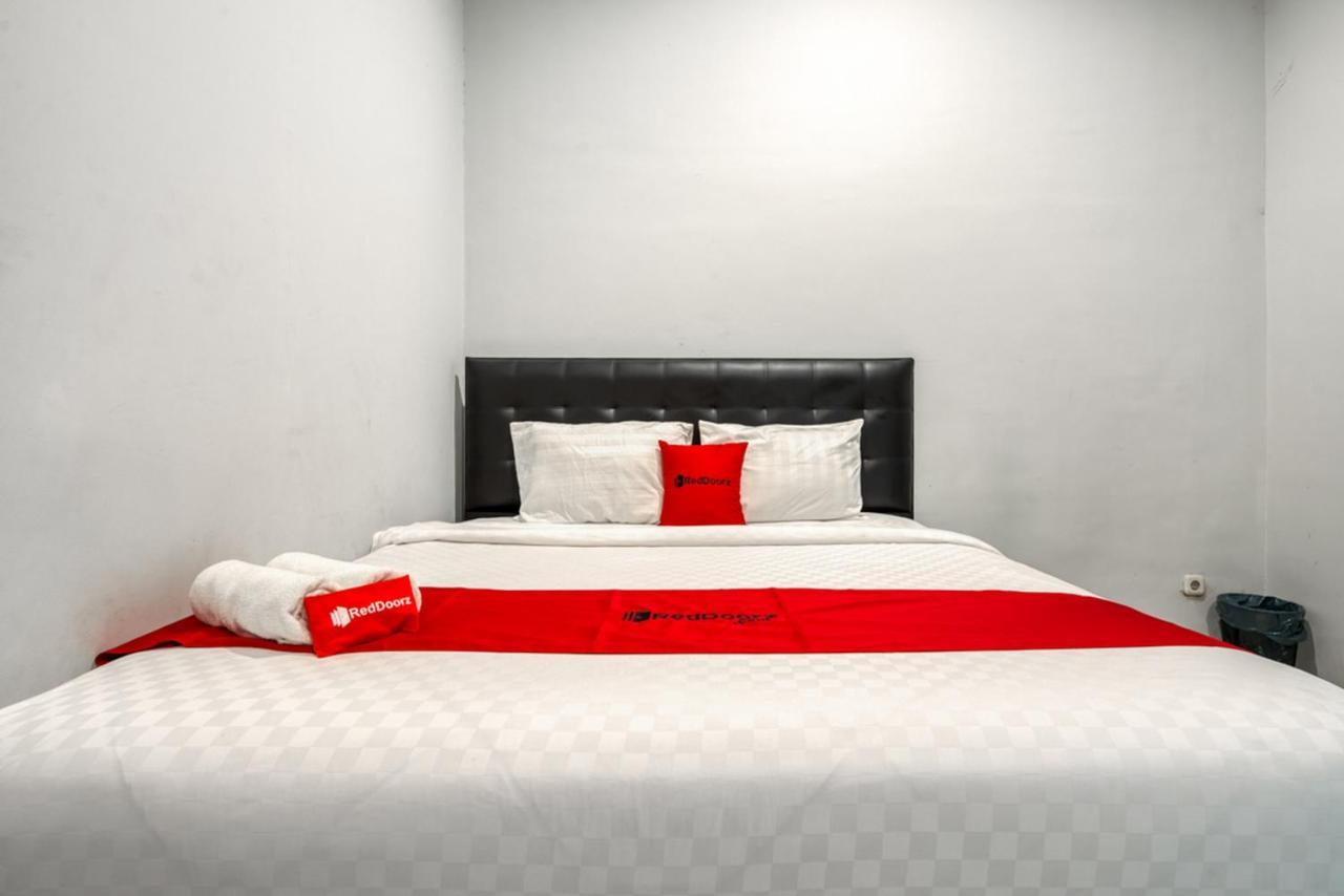 Reddoorz Near Surabaya Zoo Hotel Exterior photo