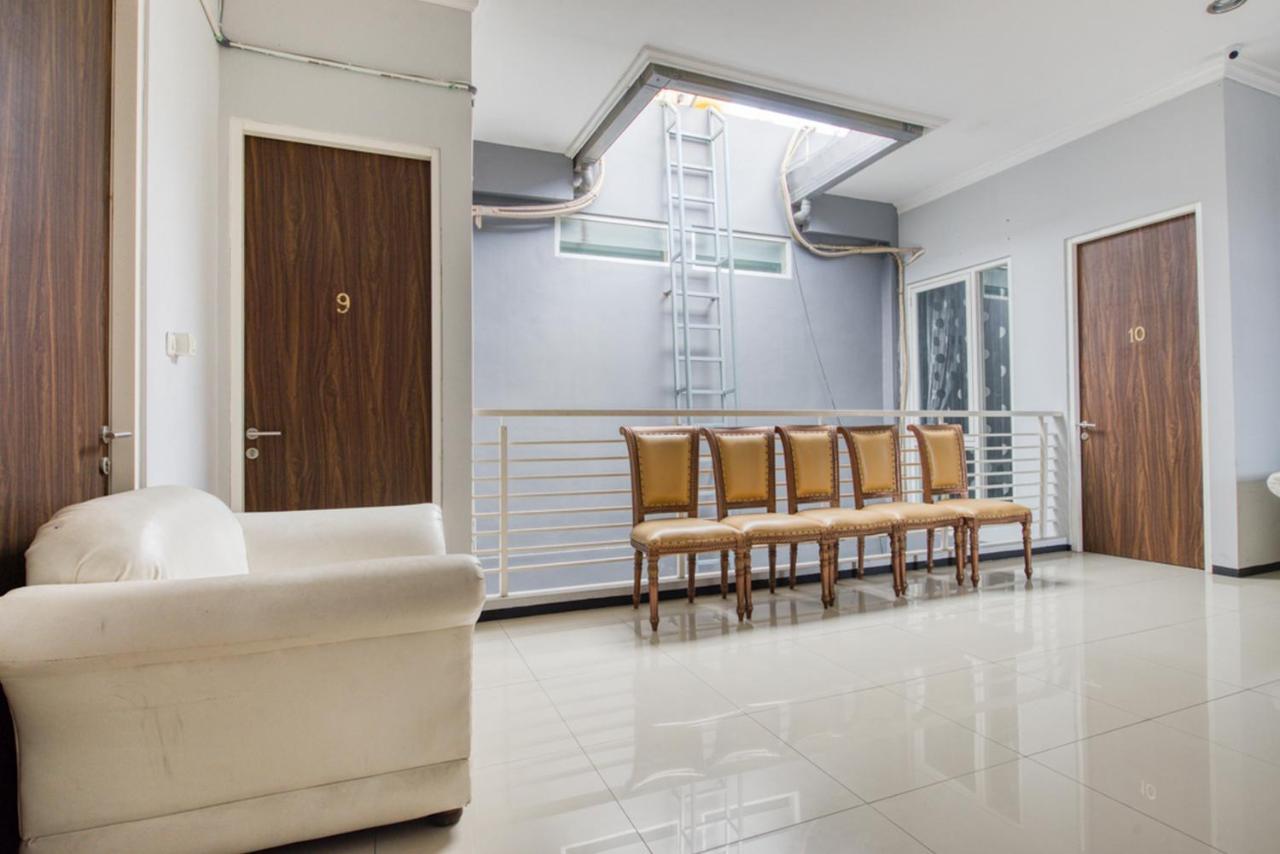 Reddoorz Near Surabaya Zoo Hotel Exterior photo