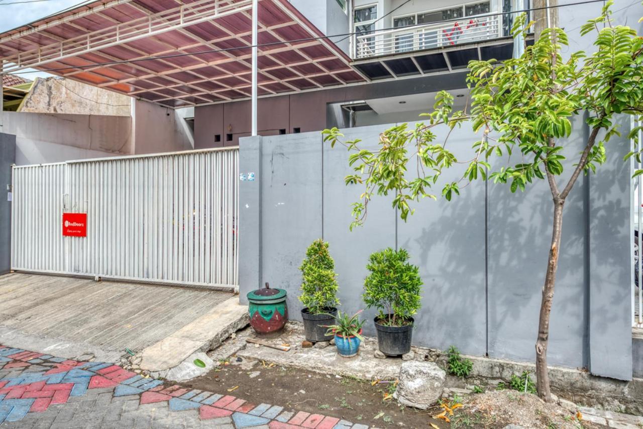 Reddoorz Near Surabaya Zoo Hotel Exterior photo
